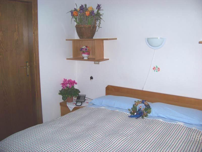 Bed and Breakfast Garni Pecol à Fusine Chambre photo